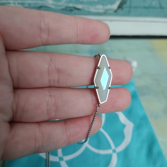 Kendra Scott Beth Necklace - Picture 5 of 6